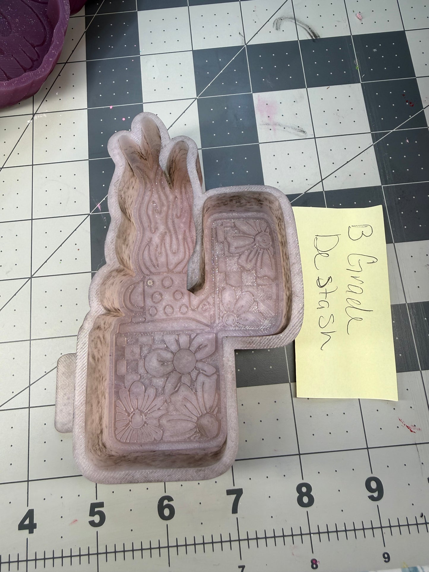 Floral lighter b grade de stash silicone mold